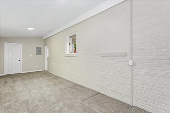 2039 N Woodland Ave, Wichita, KS 67203