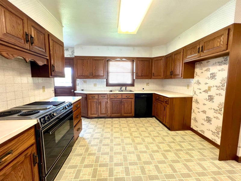 1015 10th , Arkansas City, KS 67005