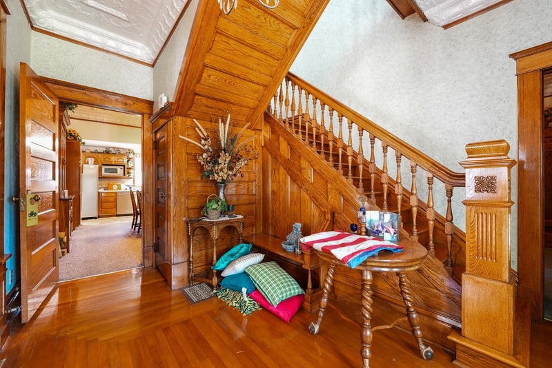438 Main St, Mount Hope, KS 67108