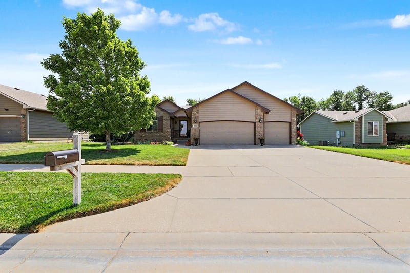 2906 N Emerson St, Derby, KS 67037