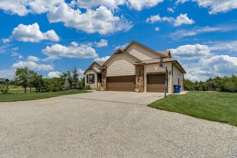 2625 Saratoga Ct, Goddard, KS 67052