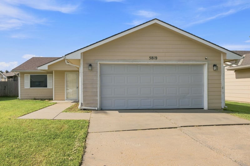 5819 E Pembrook, Wichita, KS 67220