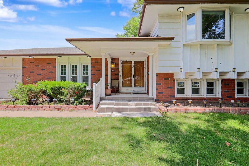 1950 Charlotte , Wichita, KS 67208