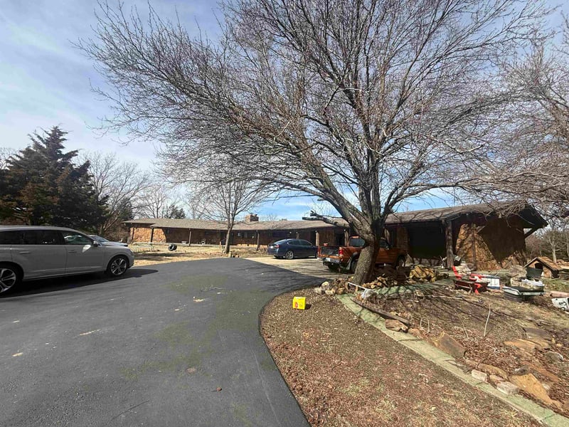 9510 101st St N, Valley Center, KS 67147