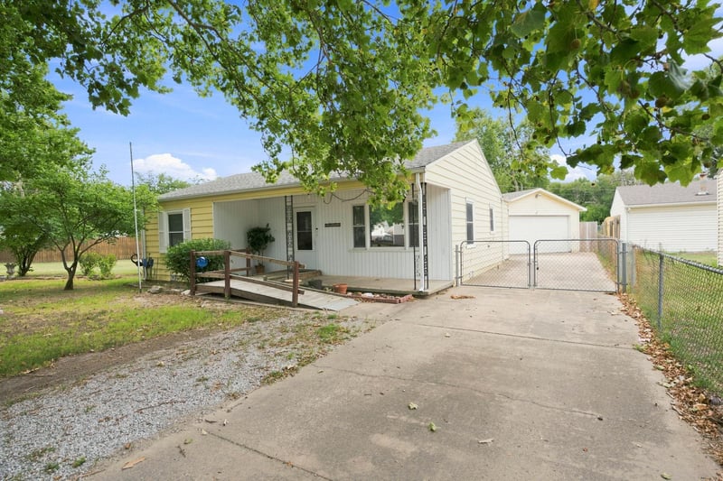 6429 Keystone St, Haysville, KS 67217