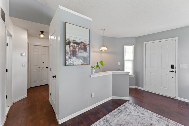 605 Clover Ln, Hesston, KS 67062