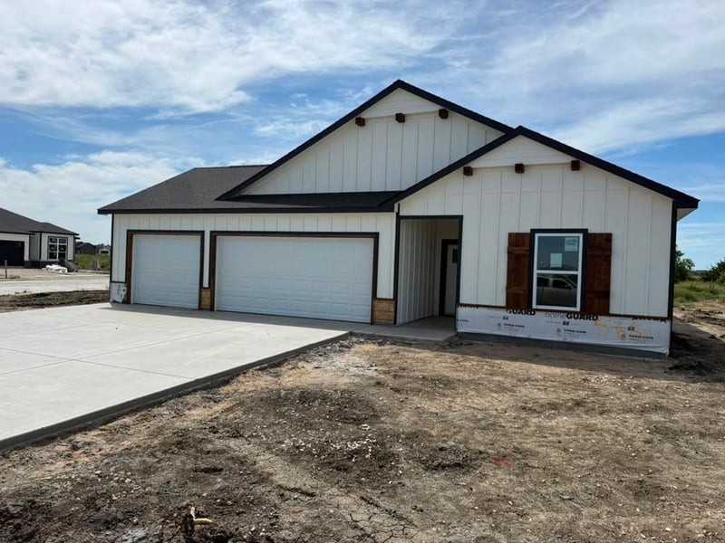 5651 Plumthicket St, Bel Aire, KS 67226