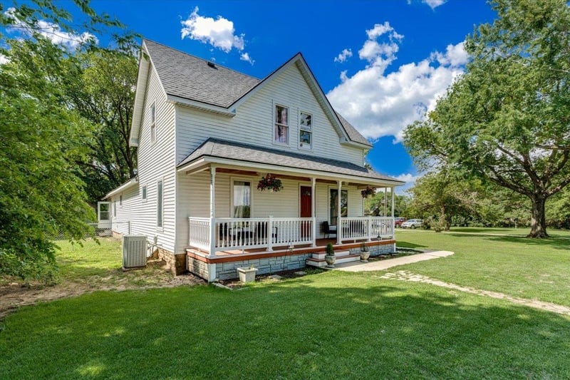 10809 95th St S, Clearwater, KS 67026