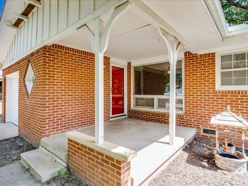 1334 Lakeview Dr, Derby, KS 67037