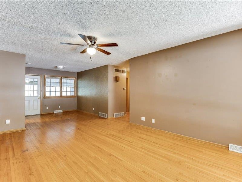 1334 Lakeview Dr, Derby, KS 67037