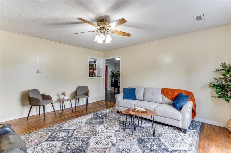417 Hollywood Dr, Wichita, KS 67217