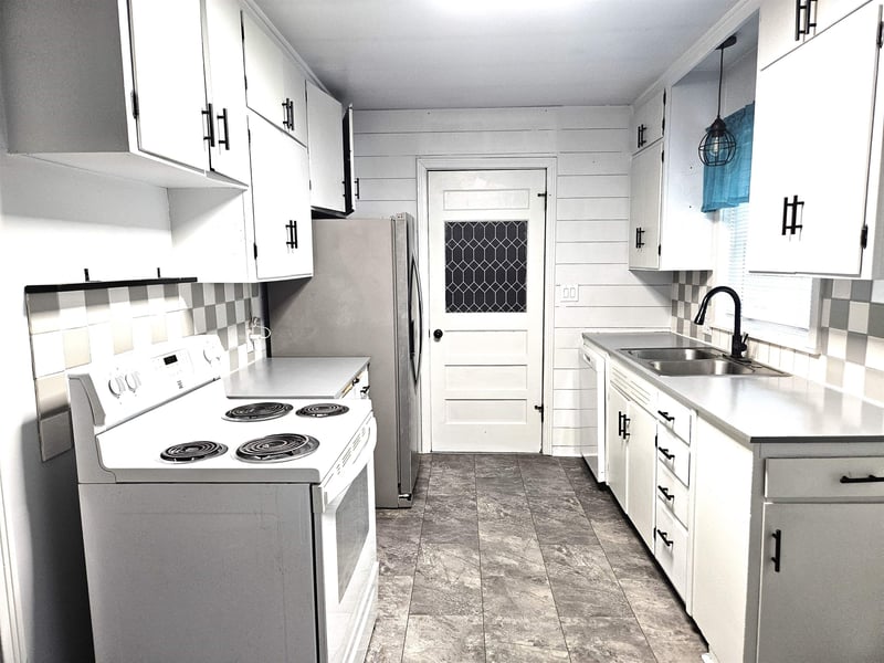 320 Mccabe St, Winfield, KS 67156