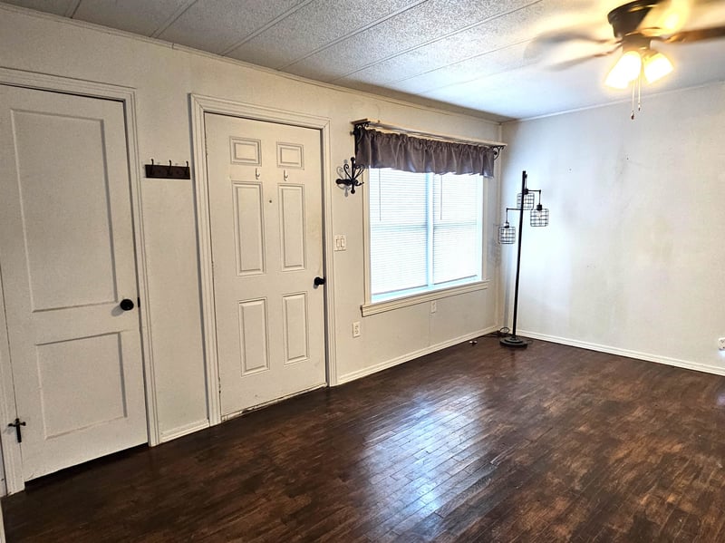320 Mccabe St, Winfield, KS 67156