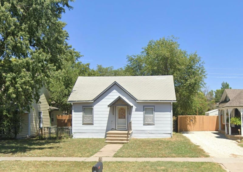 402 10th , Newton, KS 67114