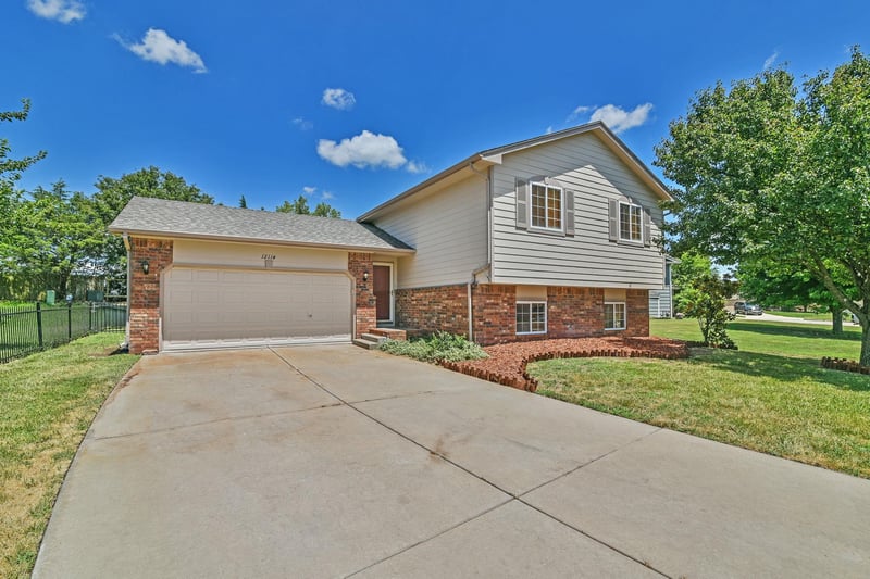 12114 Laguna , Wichita, KS 67207