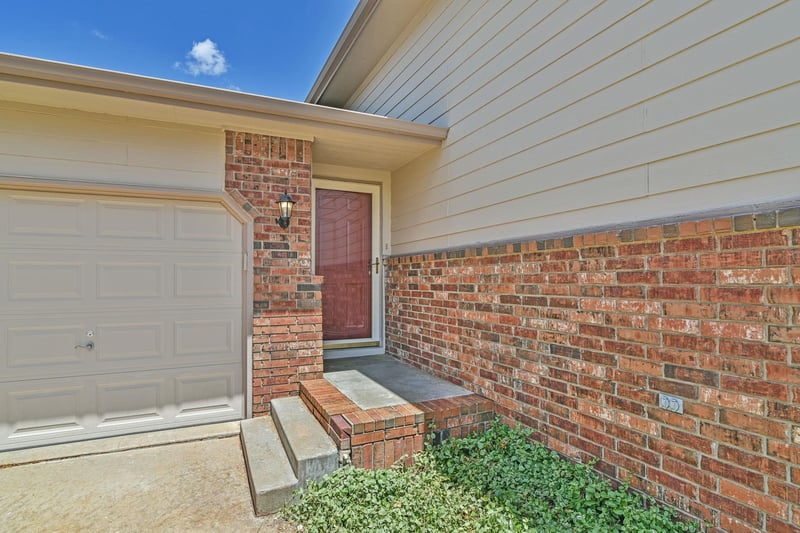 12114 Laguna , Wichita, KS 67207
