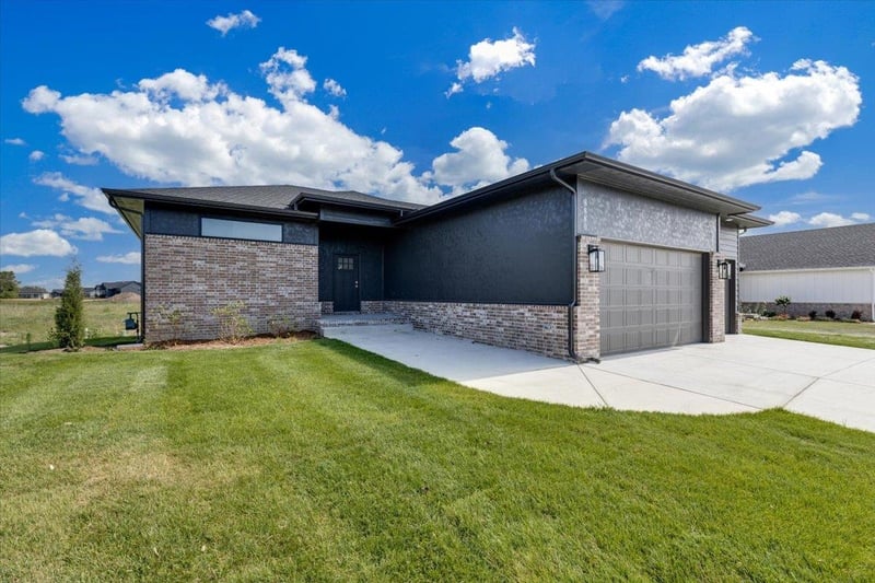 8880 Bradford St, Wichita, KS 67210