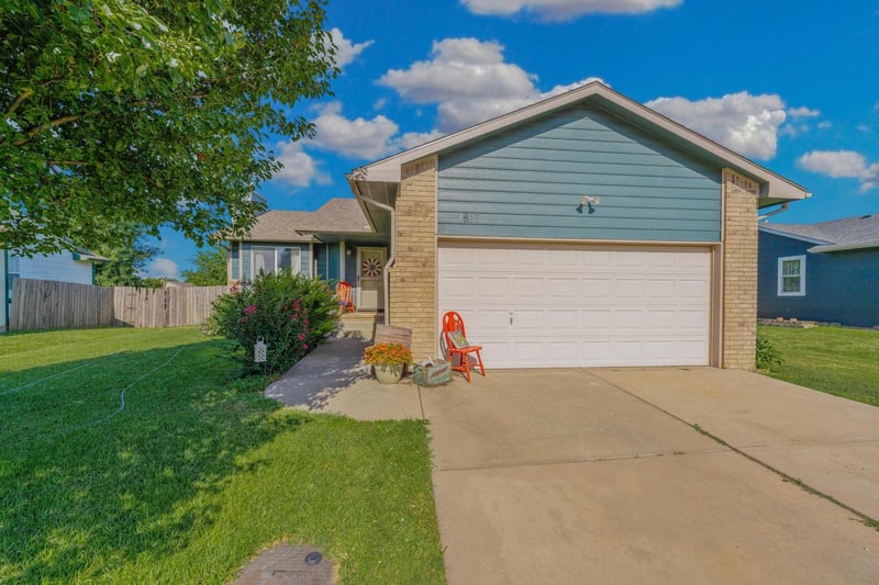 1815 Country Walk, Mulvane, KS 67110