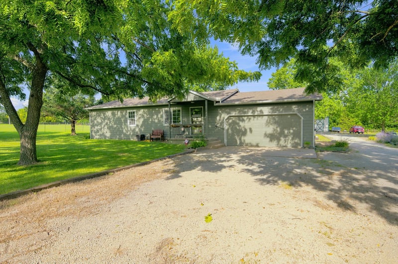 9565 Mcadoo Rd, Augusta, KS 67010
