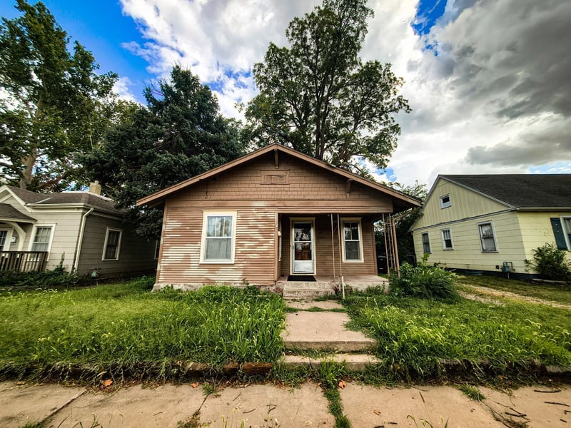 320 Center , Salina, KS 67401