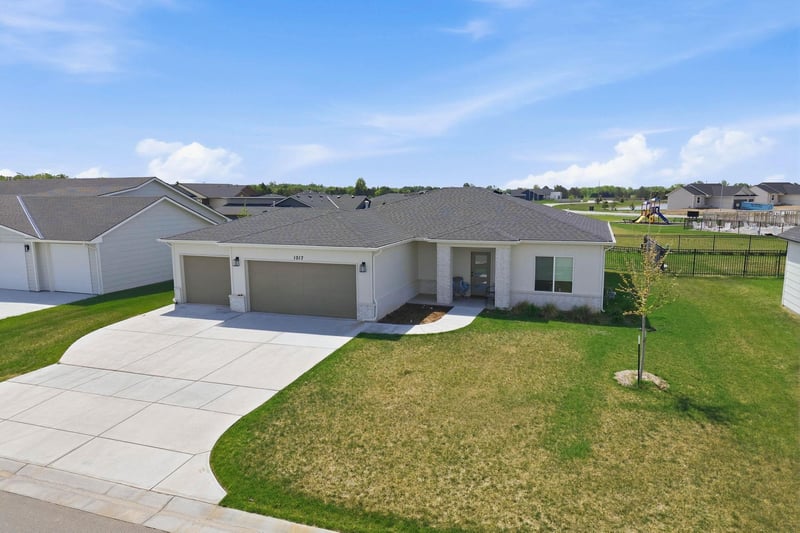 1017 Long Path St, Goddard, KS 67052