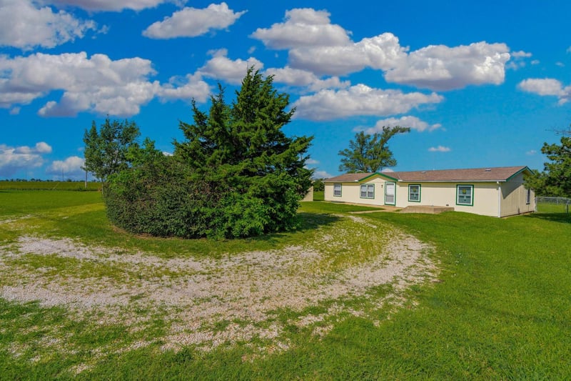 2948 82nd , Udall, KS 67146