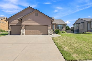10614 E Zimmerly St, Wichita, KS 67207