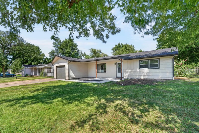 1306 Harrison St, Newton, KS 67114