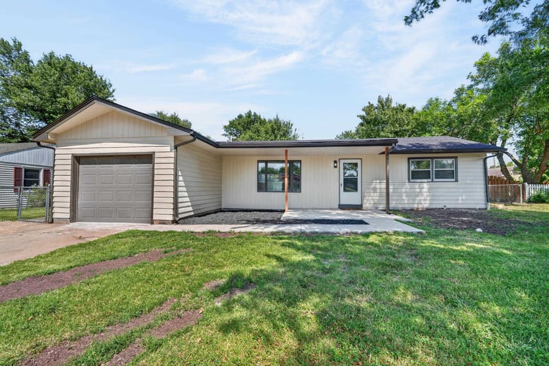 1306 Harrison St, Newton, KS 67114
