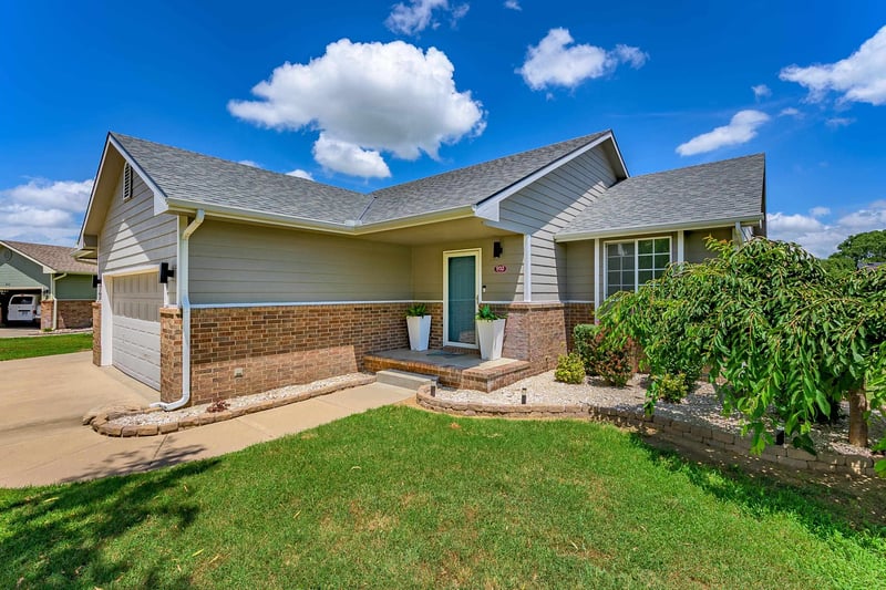 932 Peach Ct, Haysville, KS 67060
