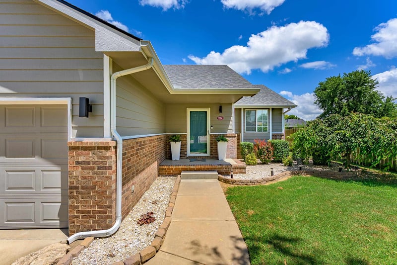 932 Peach Ct, Haysville, KS 67060