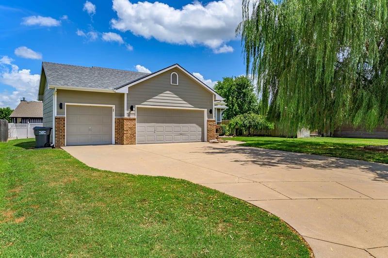 932 Peach Ct, Haysville, KS 67060