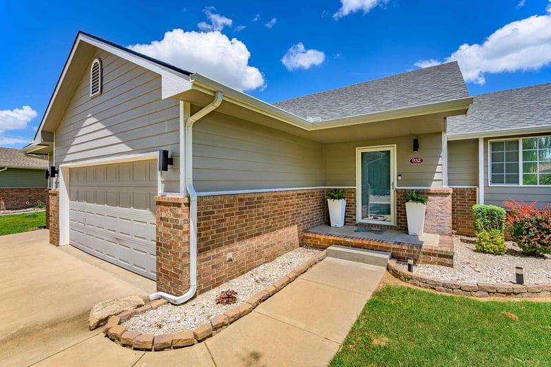 932 Peach Ct, Haysville, KS 67060