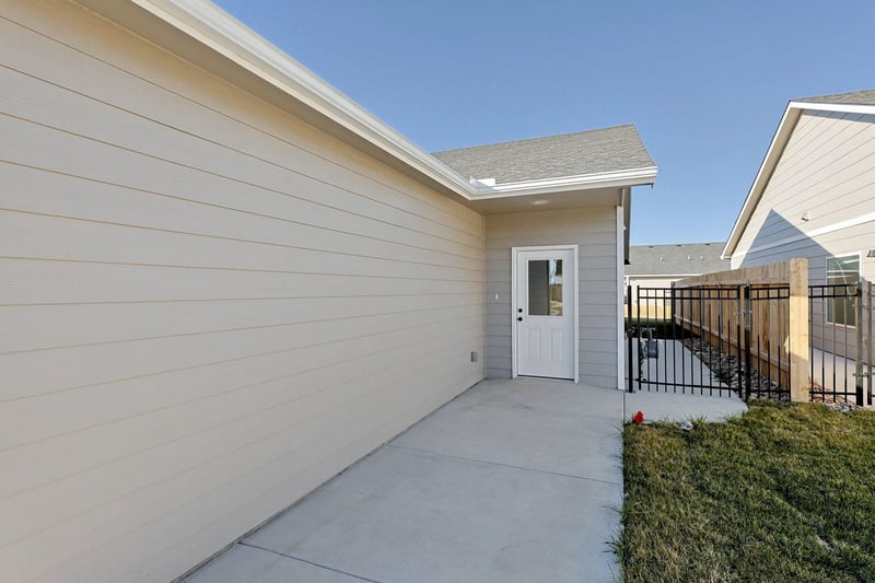 3827 Bluelake Ct, Wichita, KS 67215
