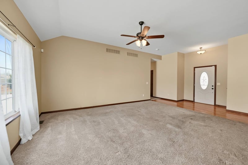 2122 Redhawk Ln, Salina, KS 67401