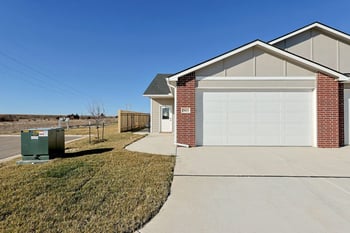 3833 S Bluelake Ct, Wichita, KS 67215