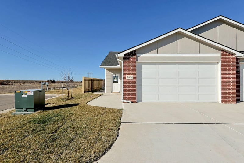 3833 Bluelake Ct, Wichita, KS 67215