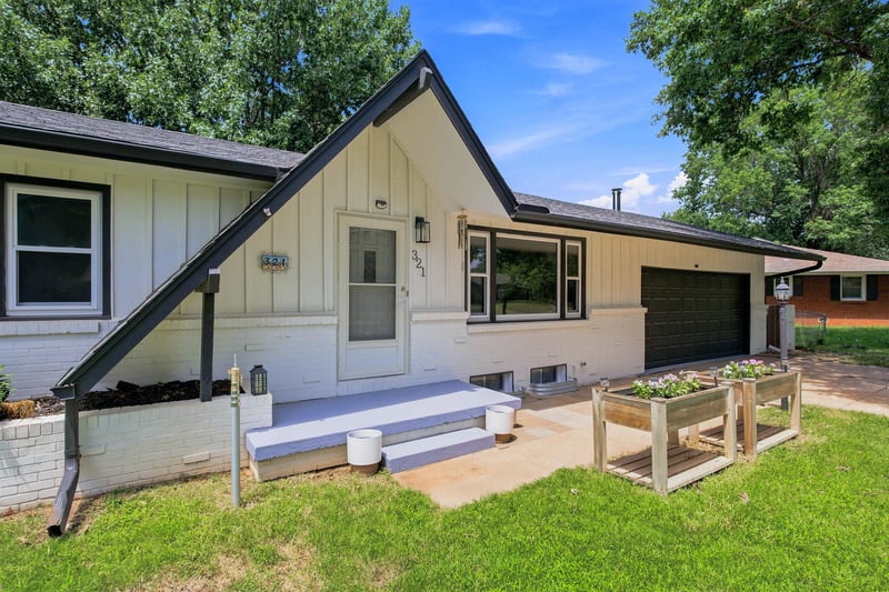 321 1st St, Clearwater, KS 67026