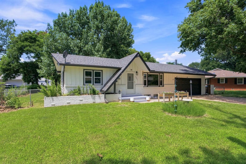 321 1st St, Clearwater, KS 67026