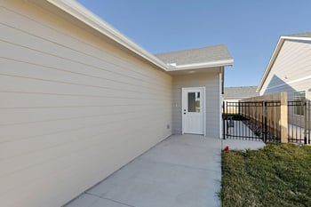 3835 S Bluelake Ct, Wichita, KS 67215