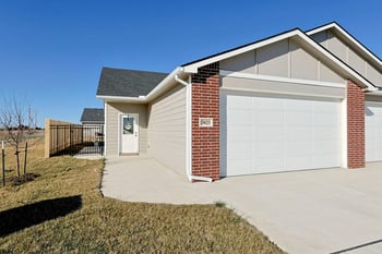 3835 S Bluelake Ct, Wichita, KS 67215