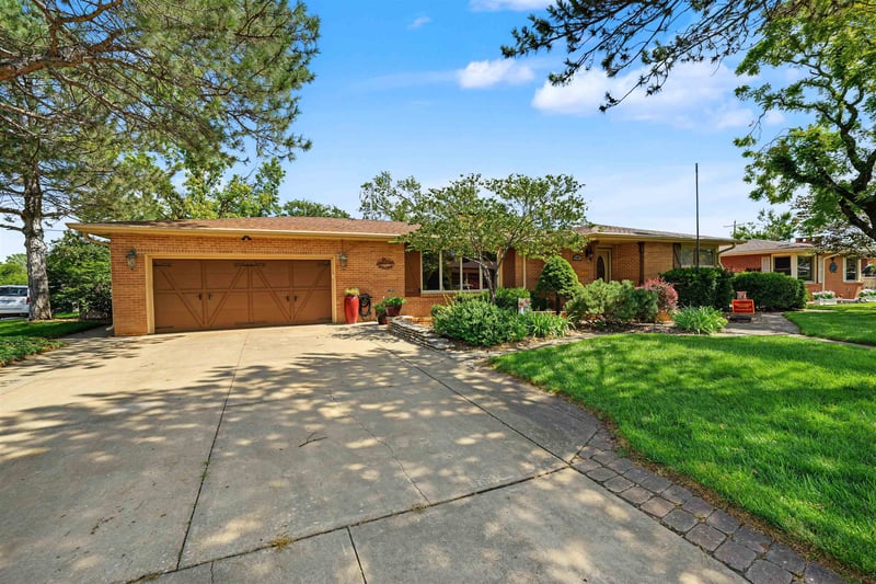 901 Millwood Dr, Salina, KS 67401
