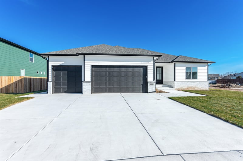 741 E Elmwood St, Park City, KS 67147