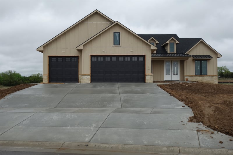 1631 Diamond Cir, Mulvane, KS 67110