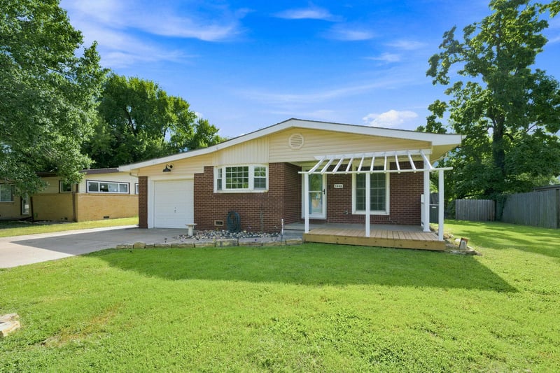 1442 Prairie Ln, Derby, KS 67037