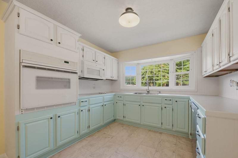 1442 Prairie Ln, Derby, KS 67037