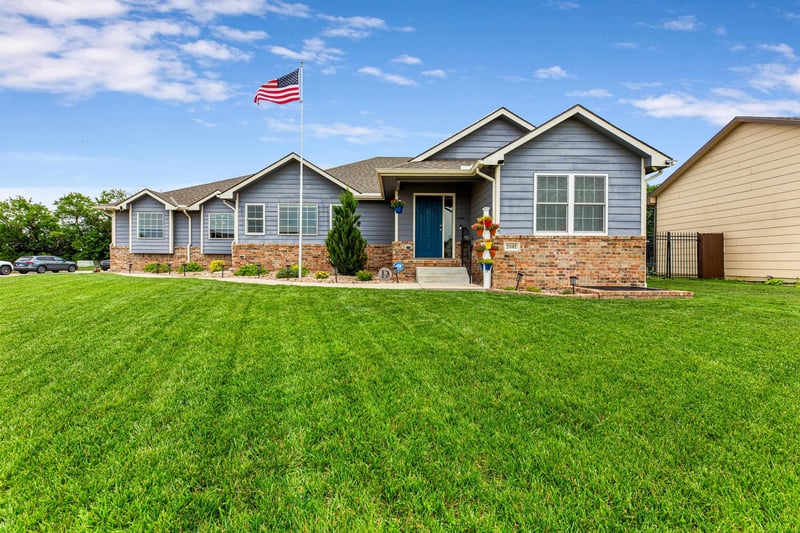 2102 Cranbrook St, Wichita, KS 67207
