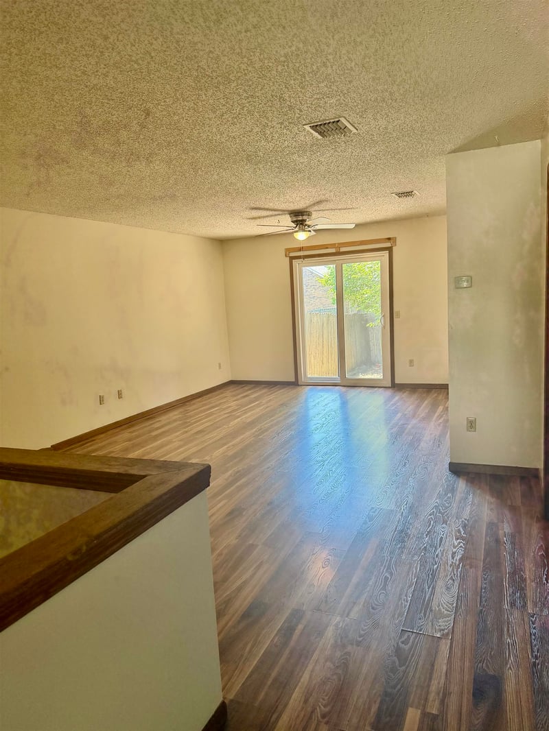 7411 18th St, Wichita, KS 67226