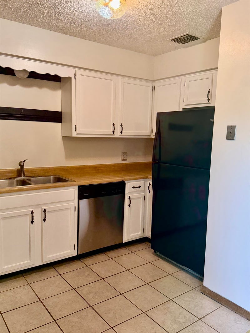 7411 18th St, Wichita, KS 67226