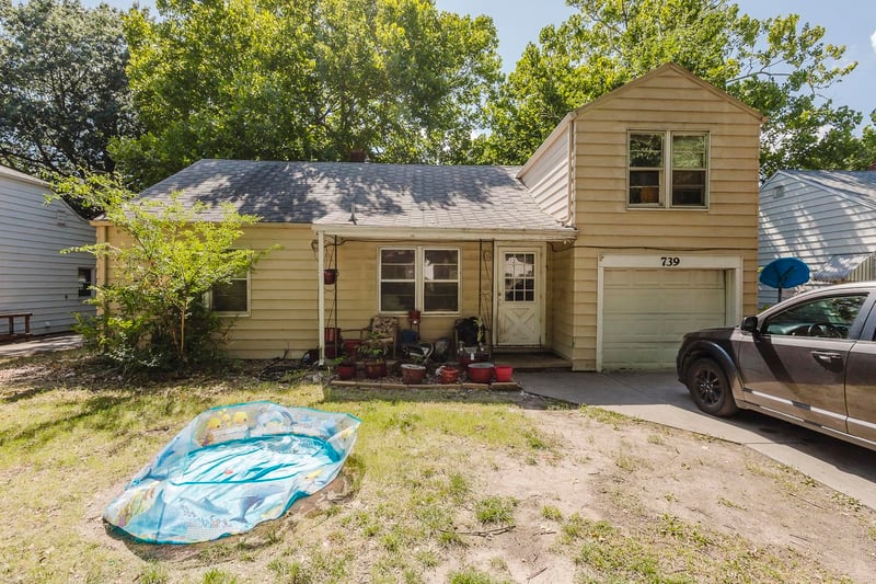 739 S Crestway, Wichita, KS 67218